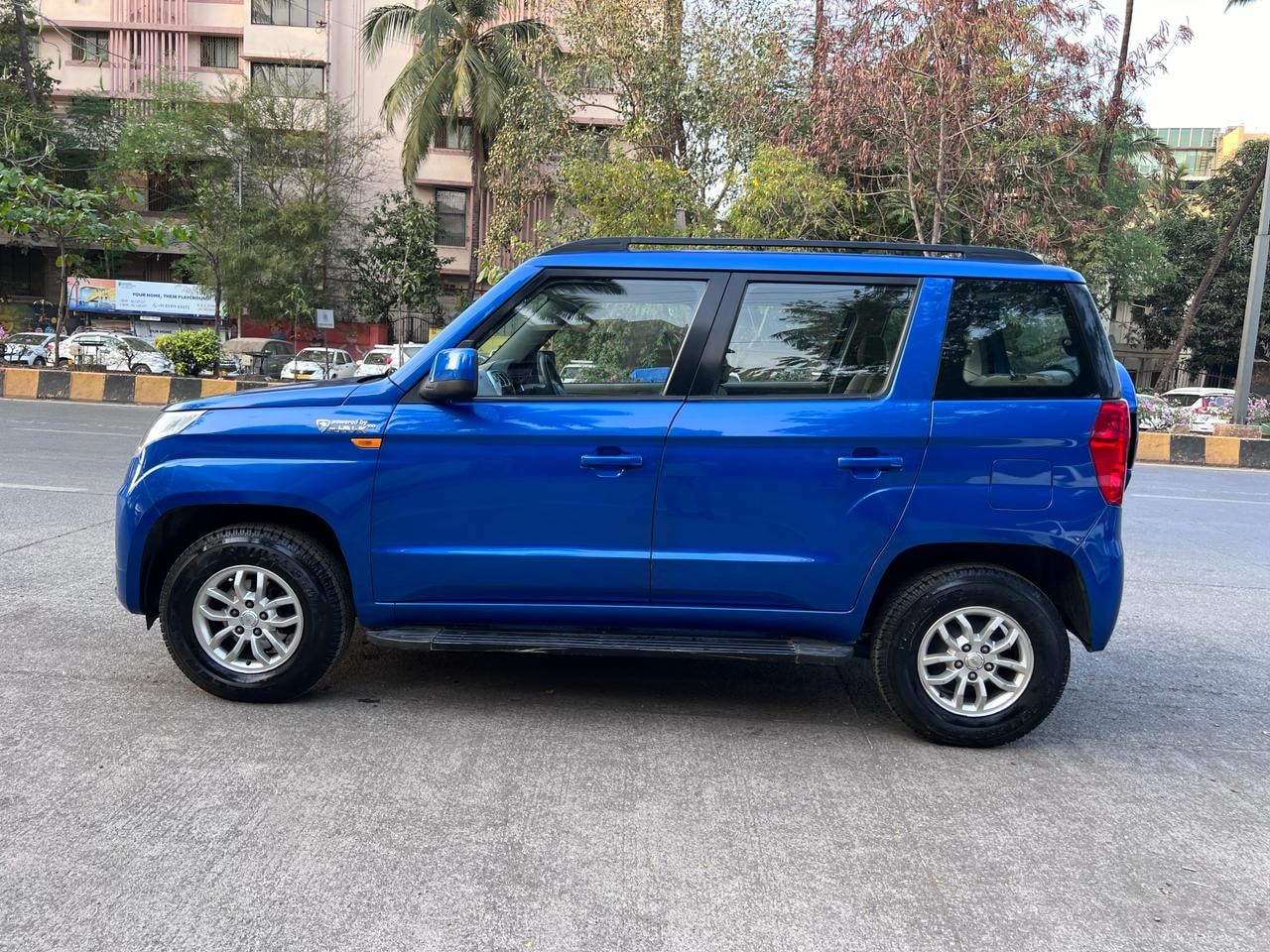 TUV300 image 2 TUV300 image 2