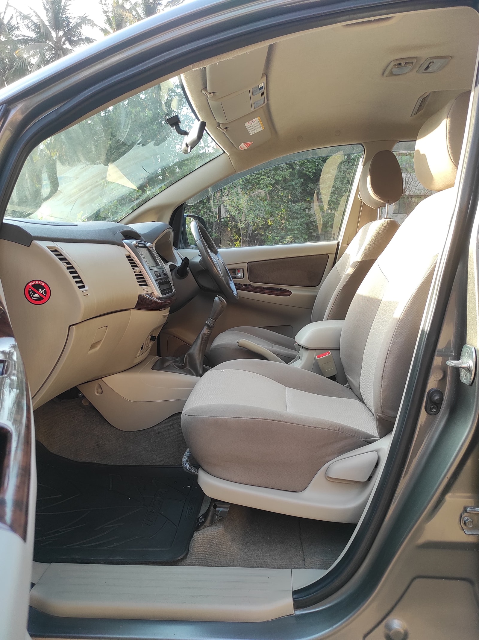 Innova image 16 Innova image 16