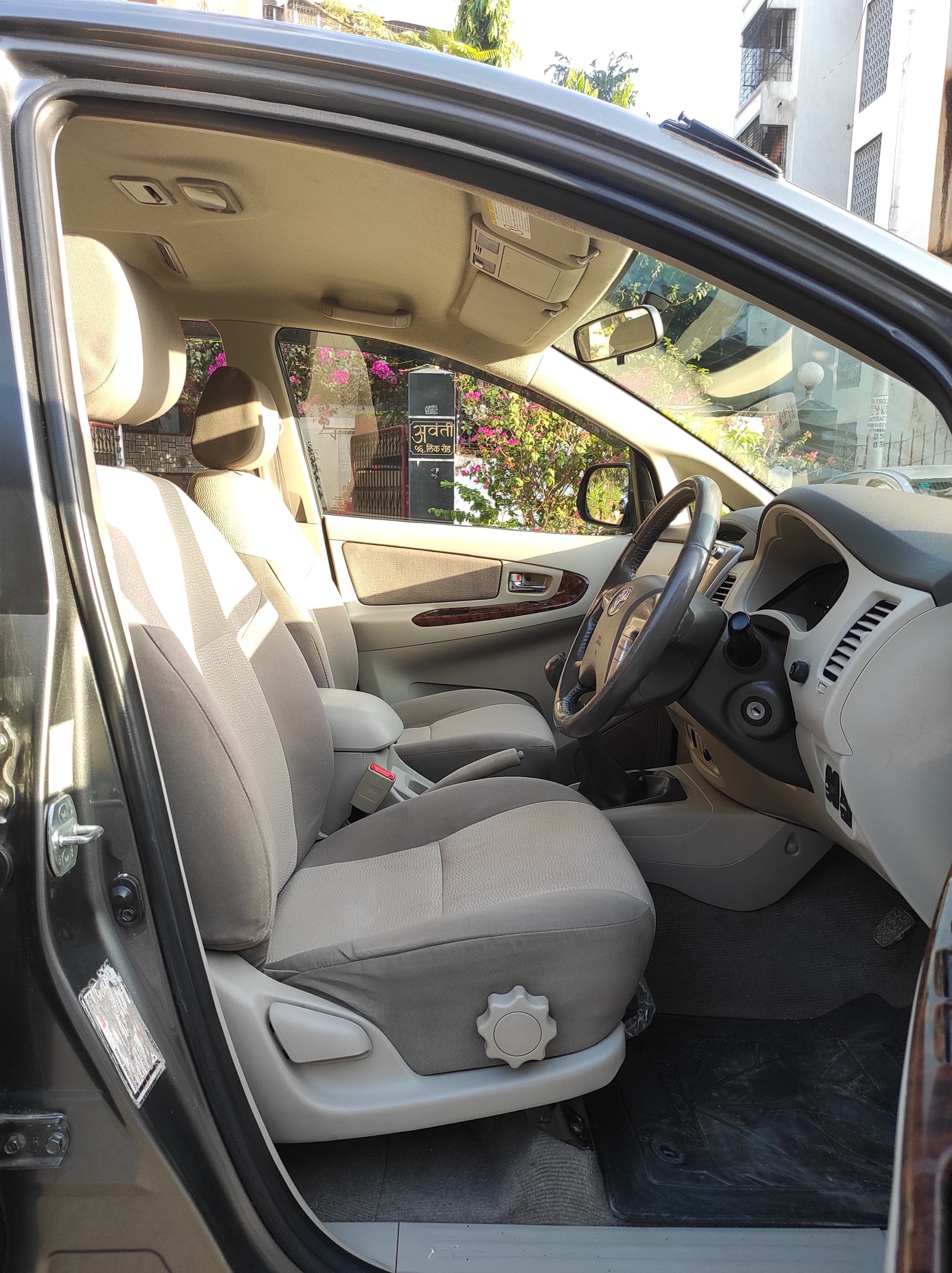 Innova image 14 Innova image 14