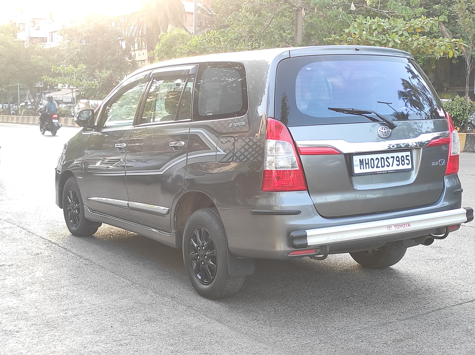 Innova image 3 Innova image 3