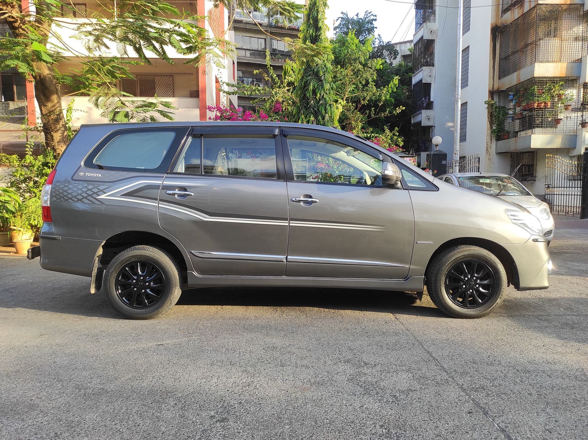 Innova image 6 Innova image 6