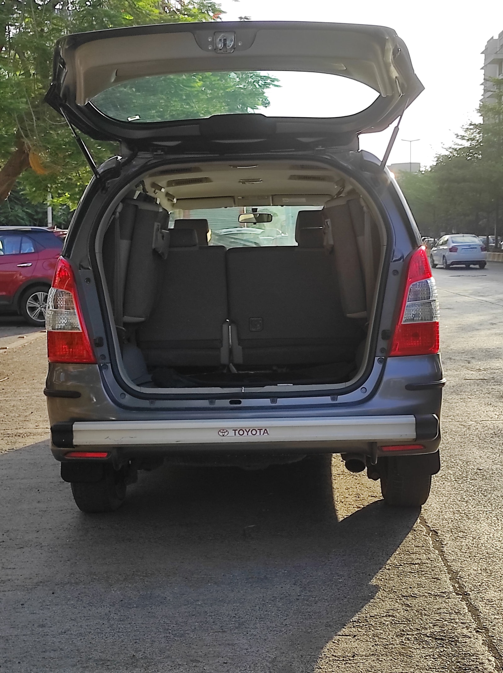 Innova image 10 Innova image 10