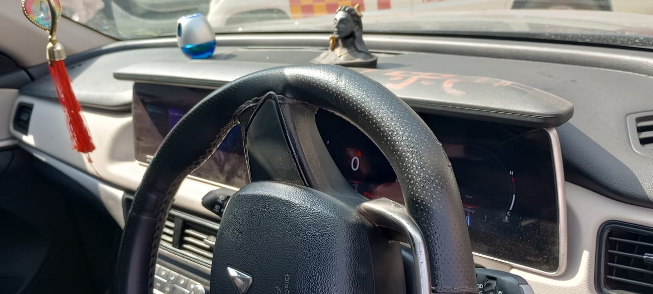 XUV700 image 4 XUV700 image 4