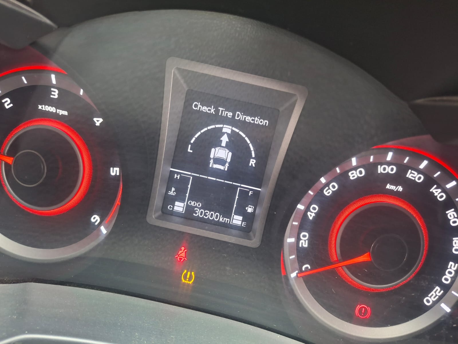 XUV300 image 3 XUV300 image 3