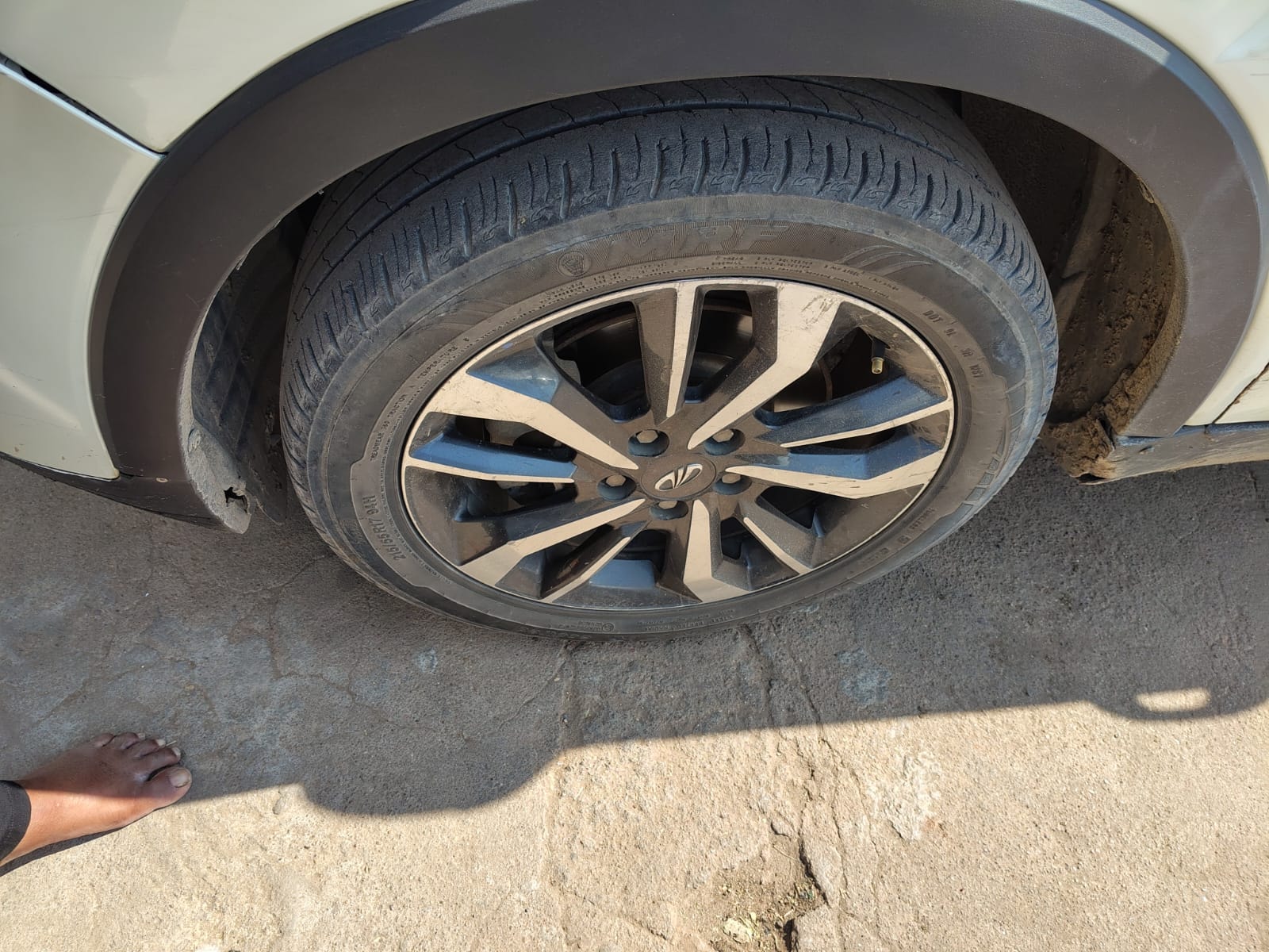 XUV300 image 2 XUV300 image 2