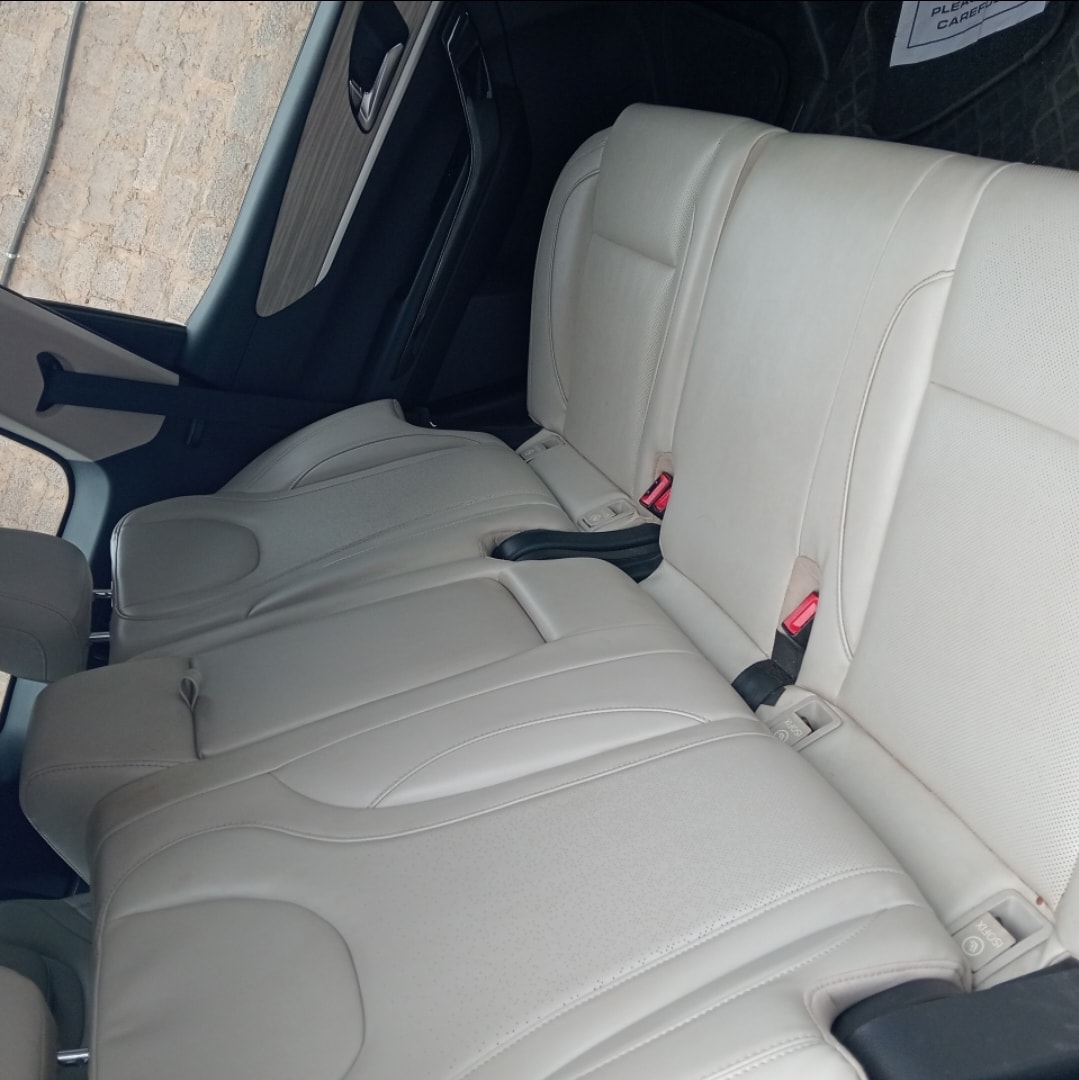 XUV700 image 15 XUV700 image 15