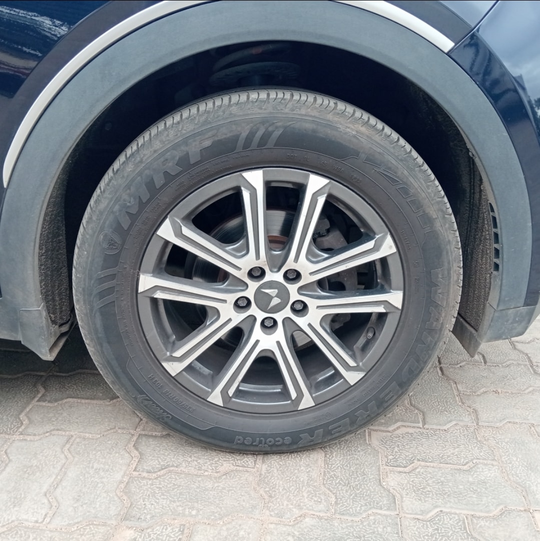 XUV700 image 9 XUV700 image 9