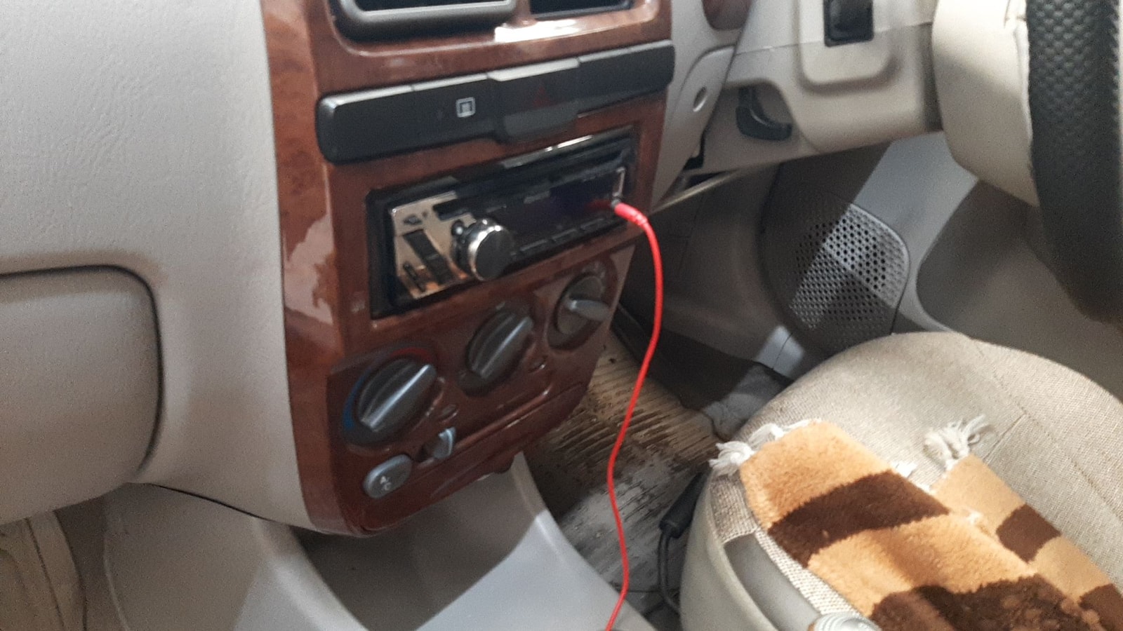 Accent image 16 Accent image 16