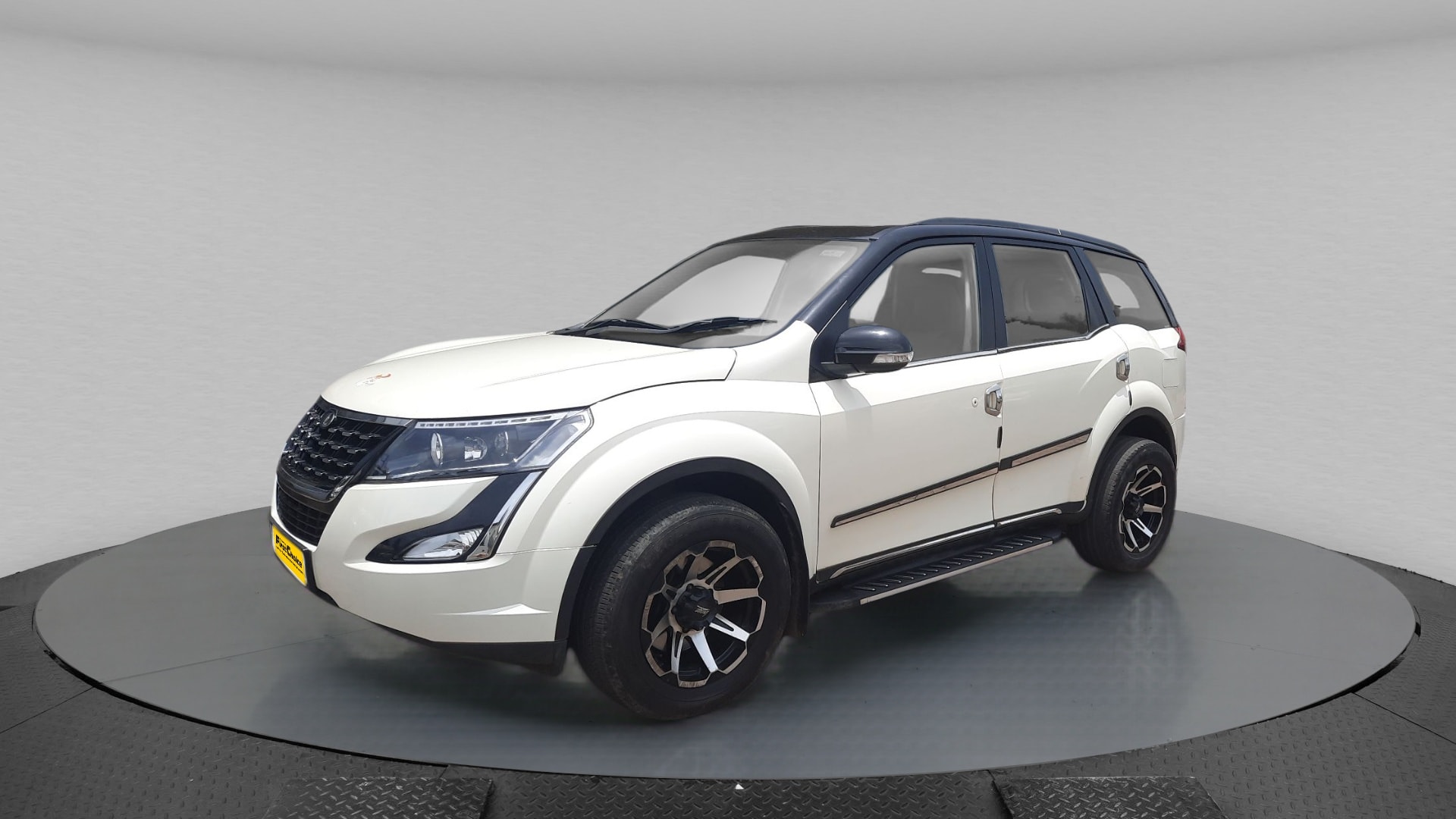 XUV500 image 1 XUV500 image 1