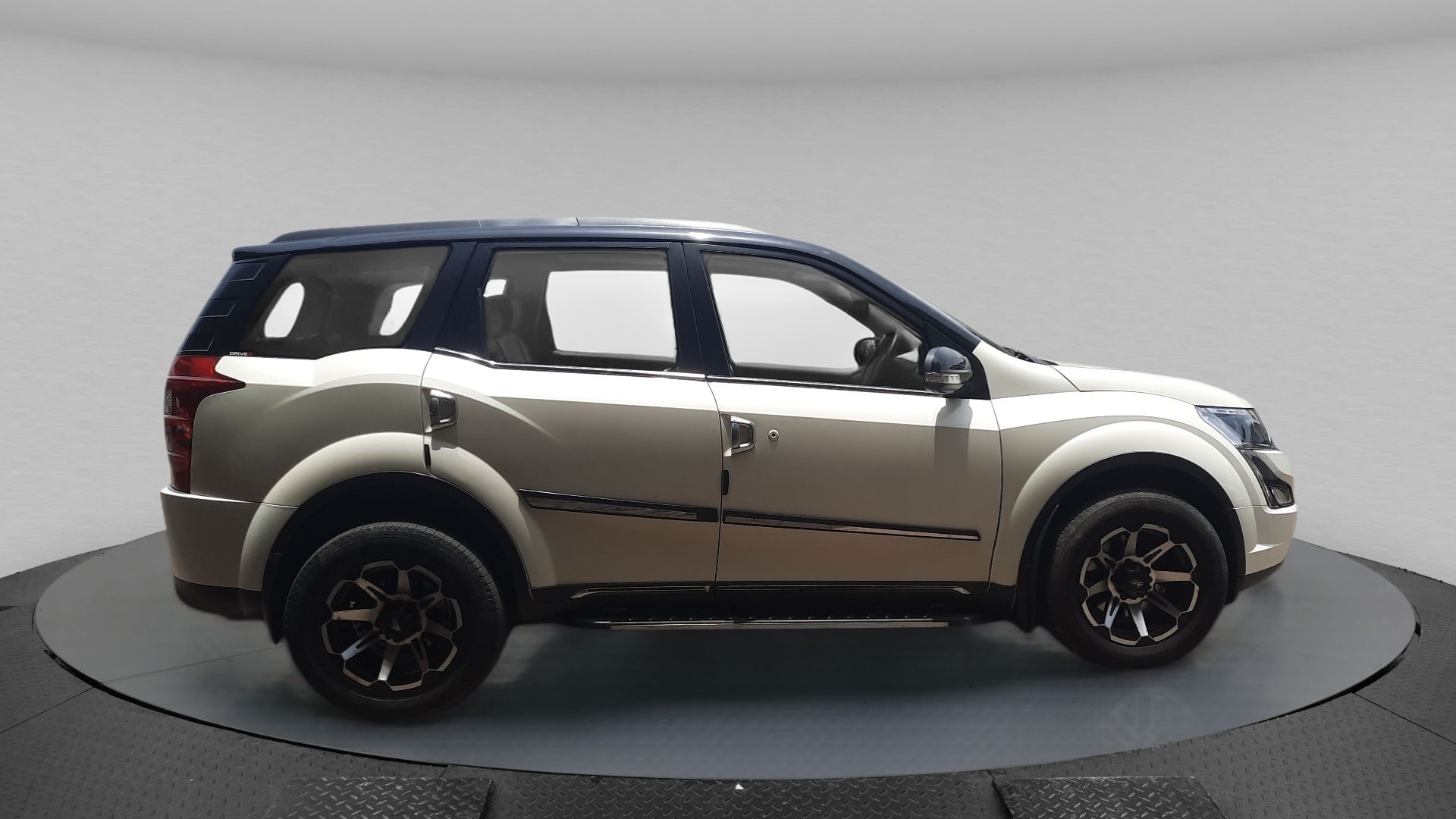 XUV500 image 6 XUV500 image 6