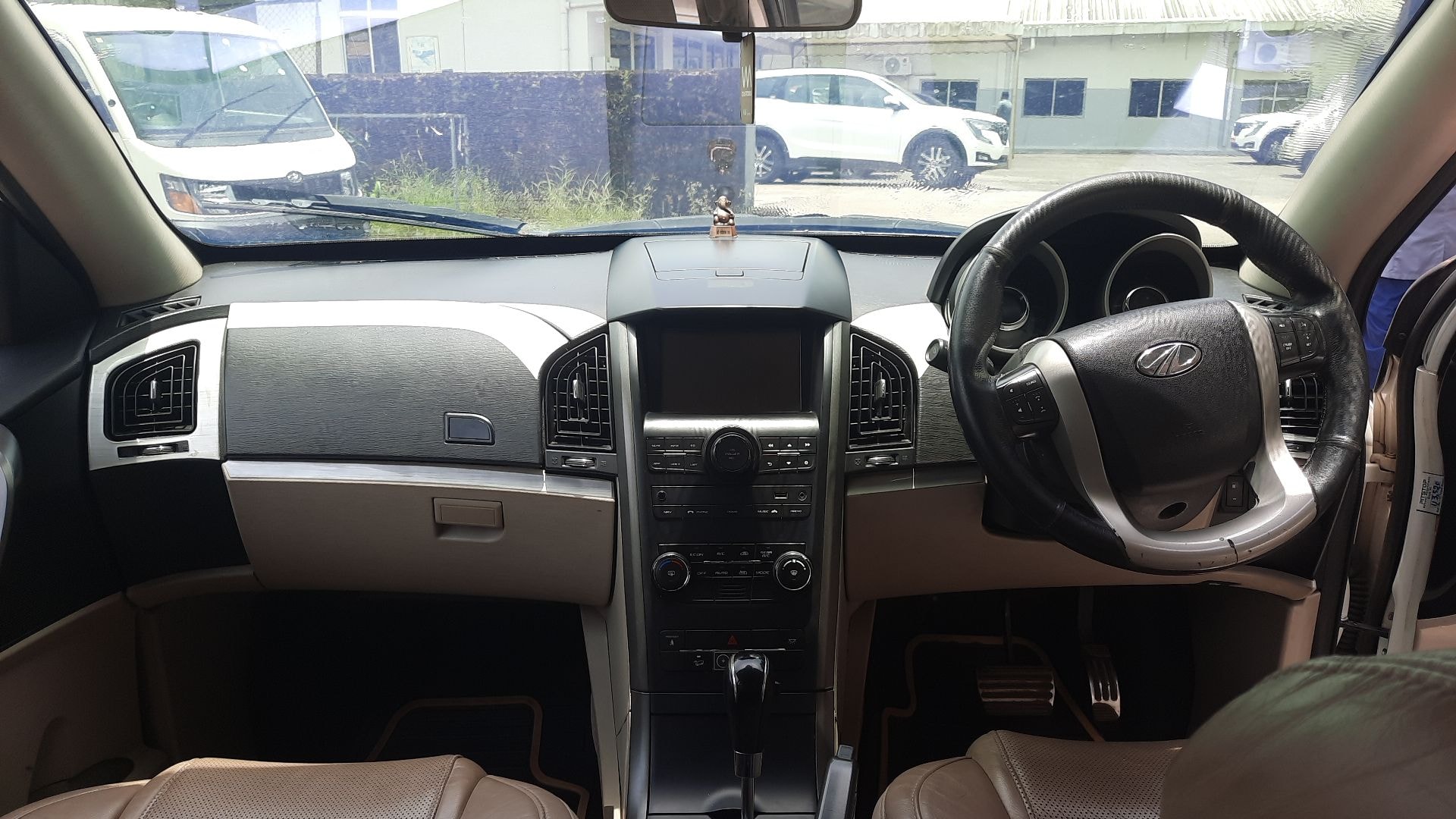 XUV500 image 14 XUV500 image 14