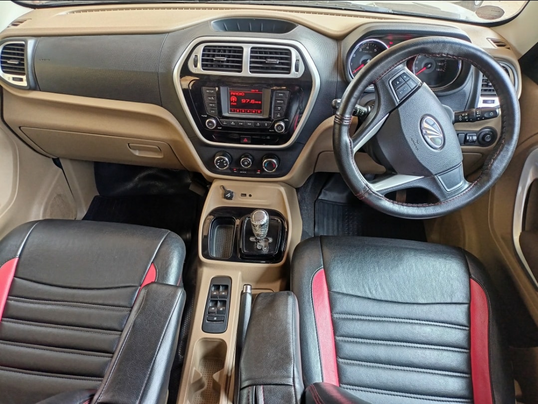 TUV300 image 9 TUV300 image 9