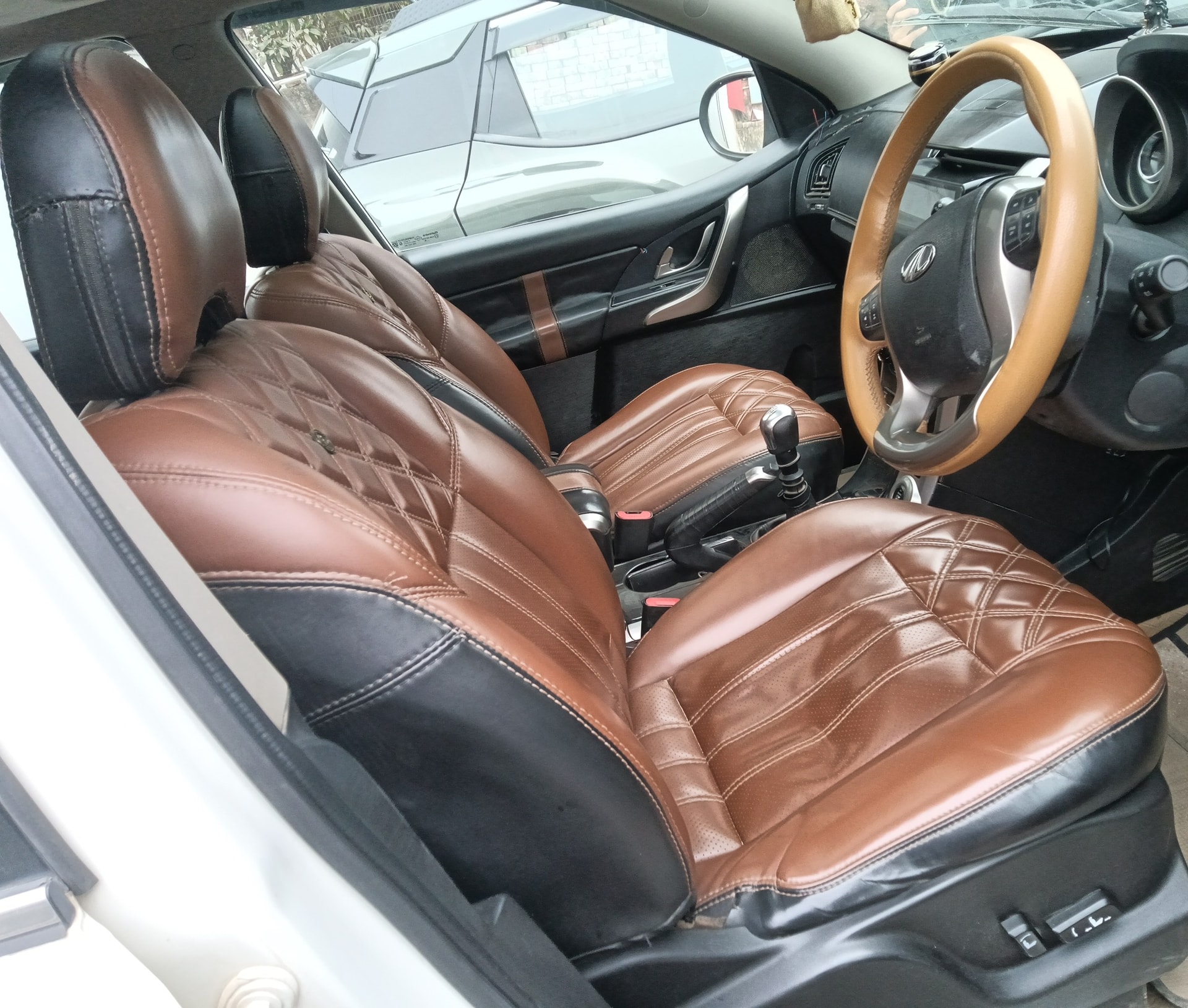 XUV500 image 16 XUV500 image 16