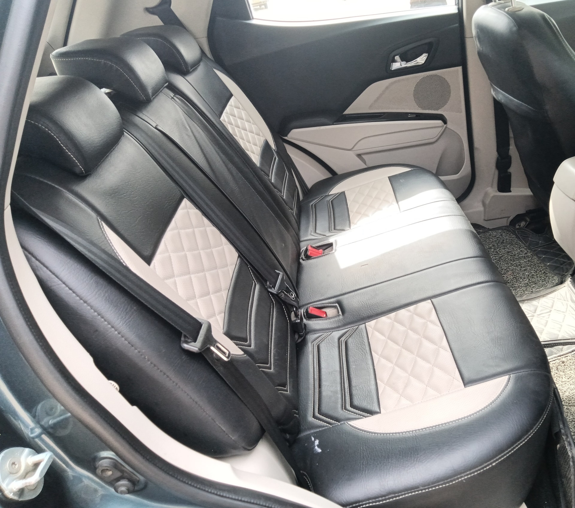 XUV300 image 16 XUV300 image 16