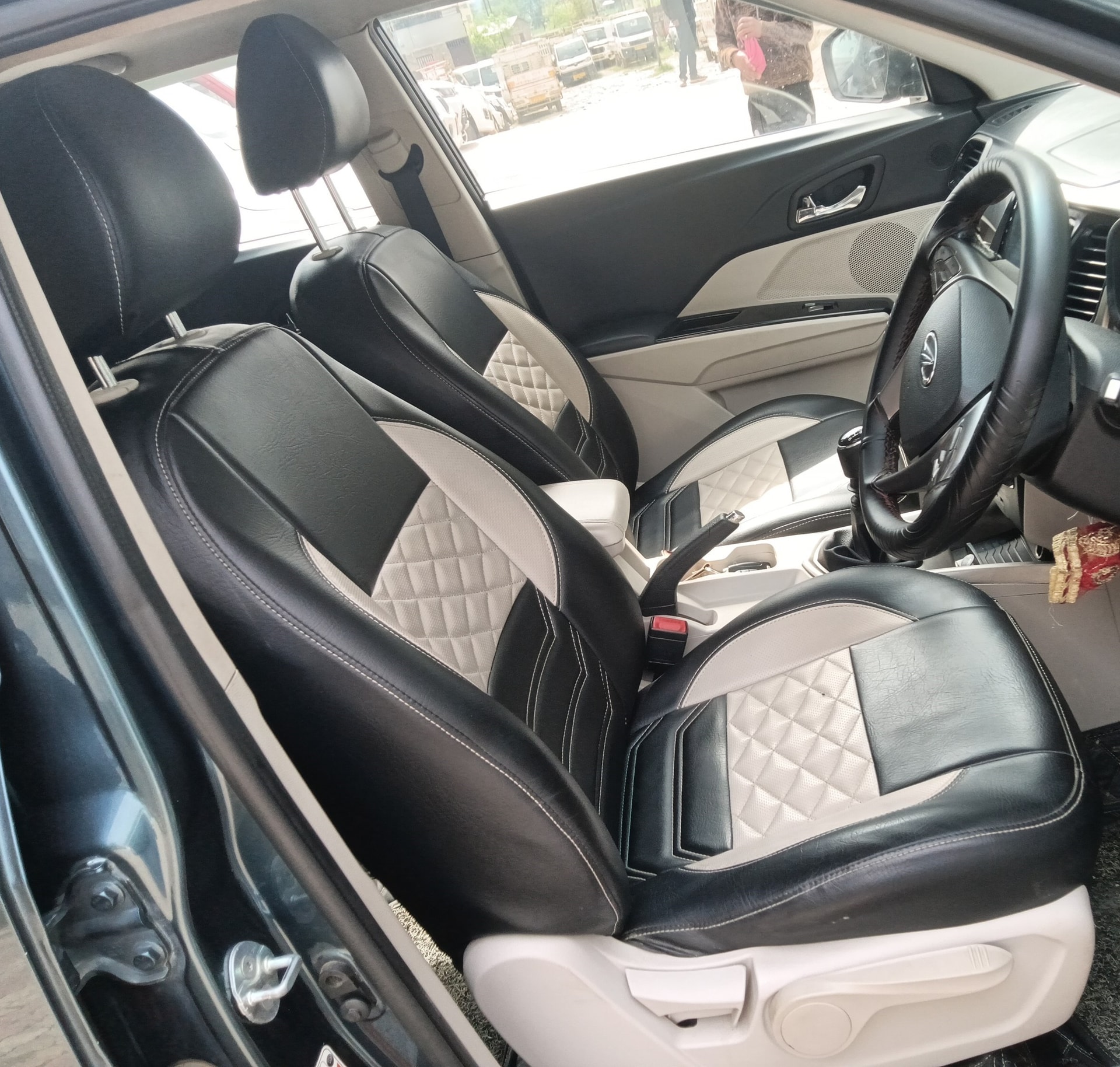 XUV300 image 15 XUV300 image 15