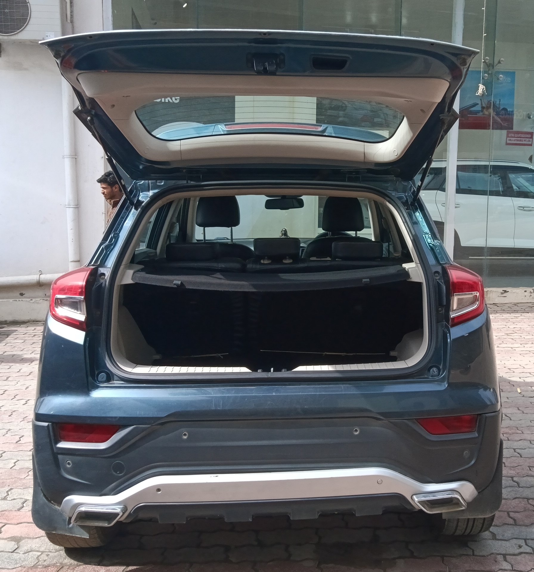 XUV300 image 9 XUV300 image 9