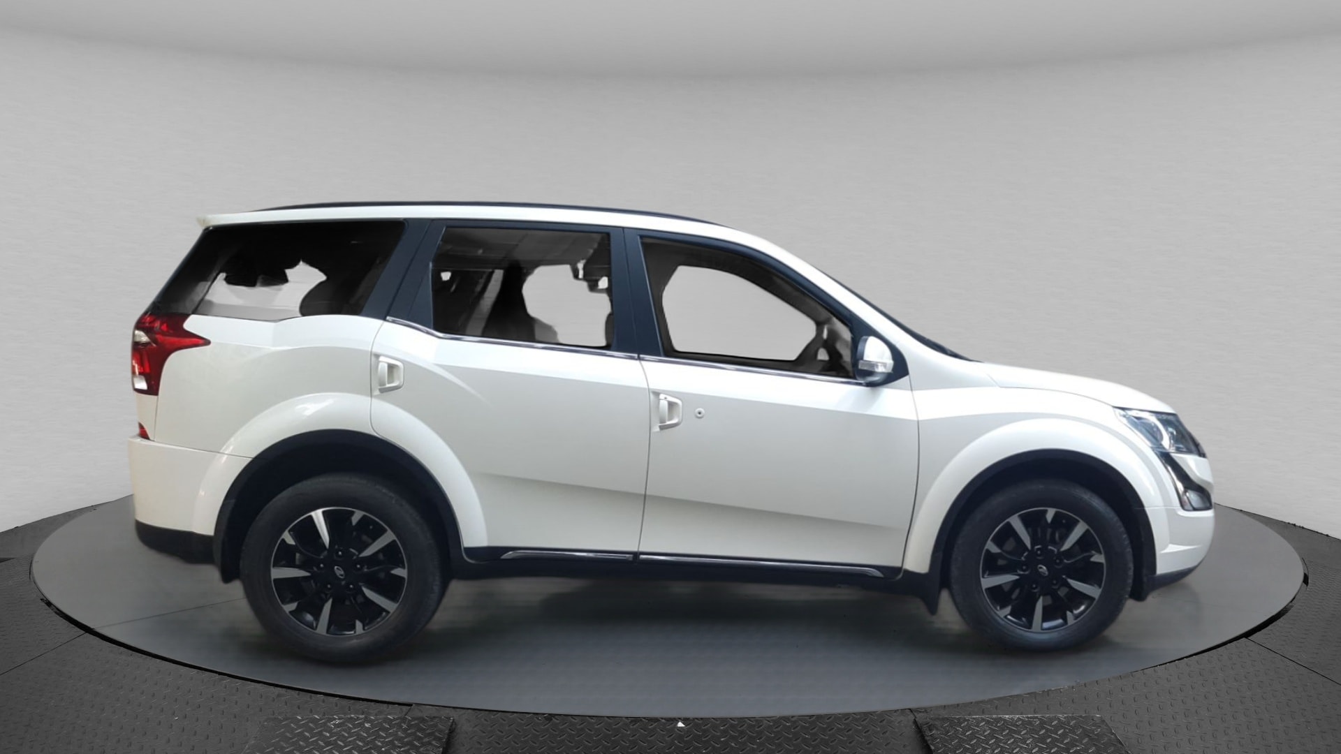 XUV500 image 6 XUV500 image 6