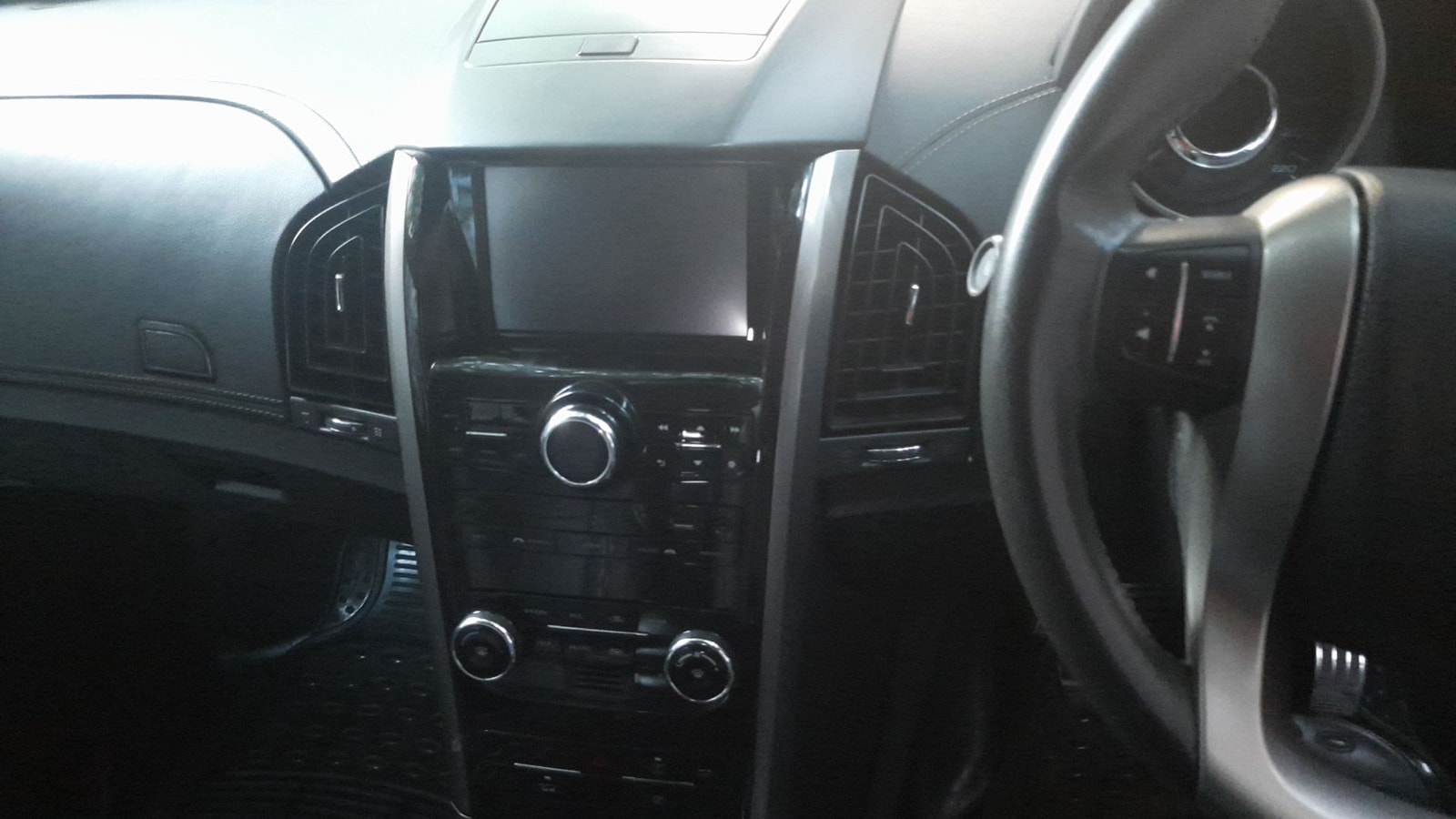 XUV500 image 16 XUV500 image 16