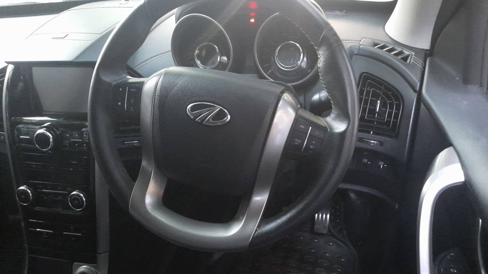 XUV500 image 17 XUV500 image 17