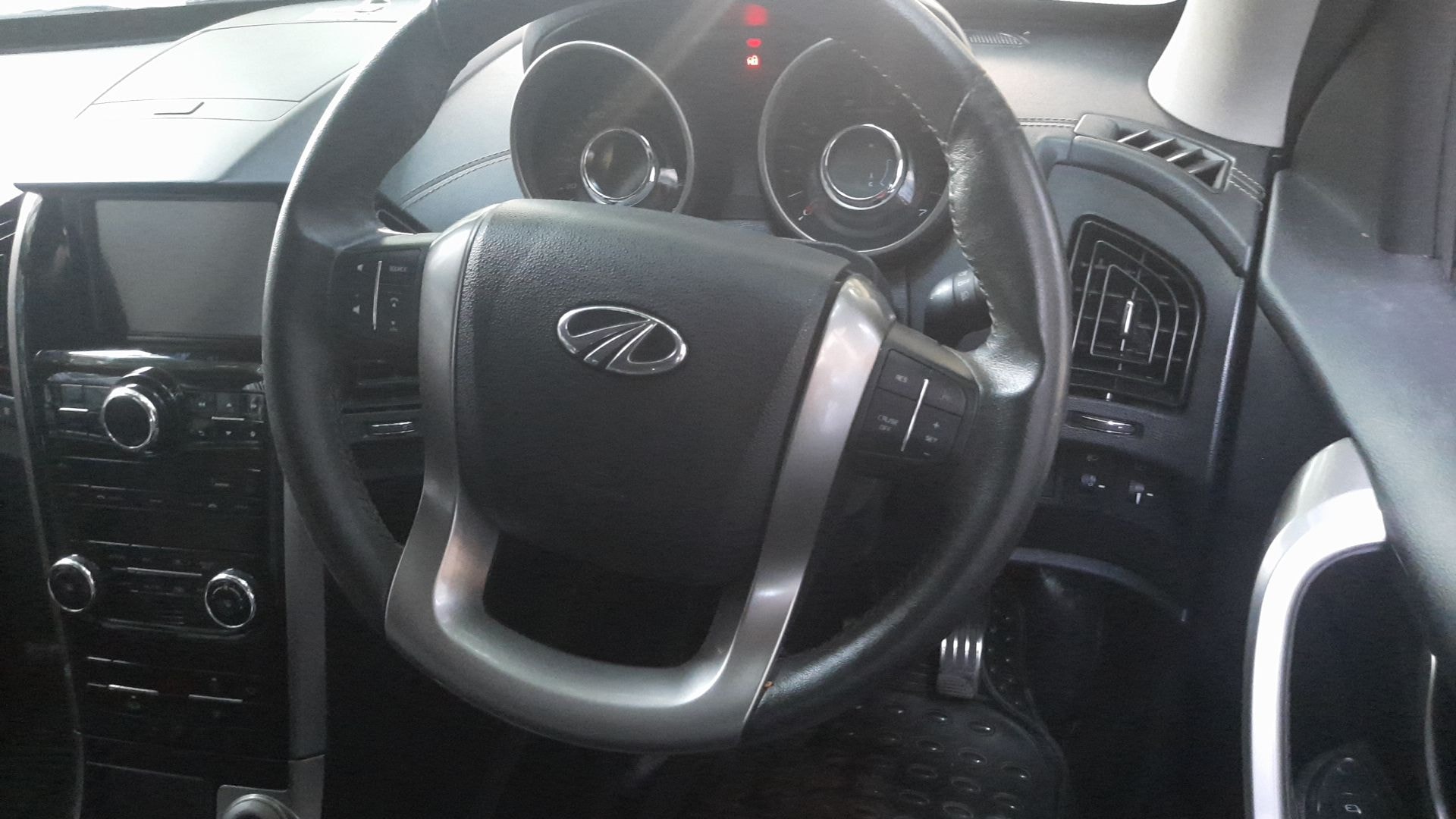 XUV500 image 17 XUV500 image 17