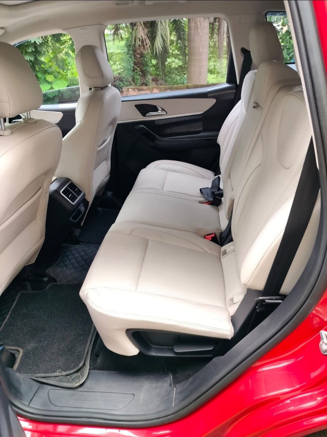 XUV700 image 6 XUV700 image 6