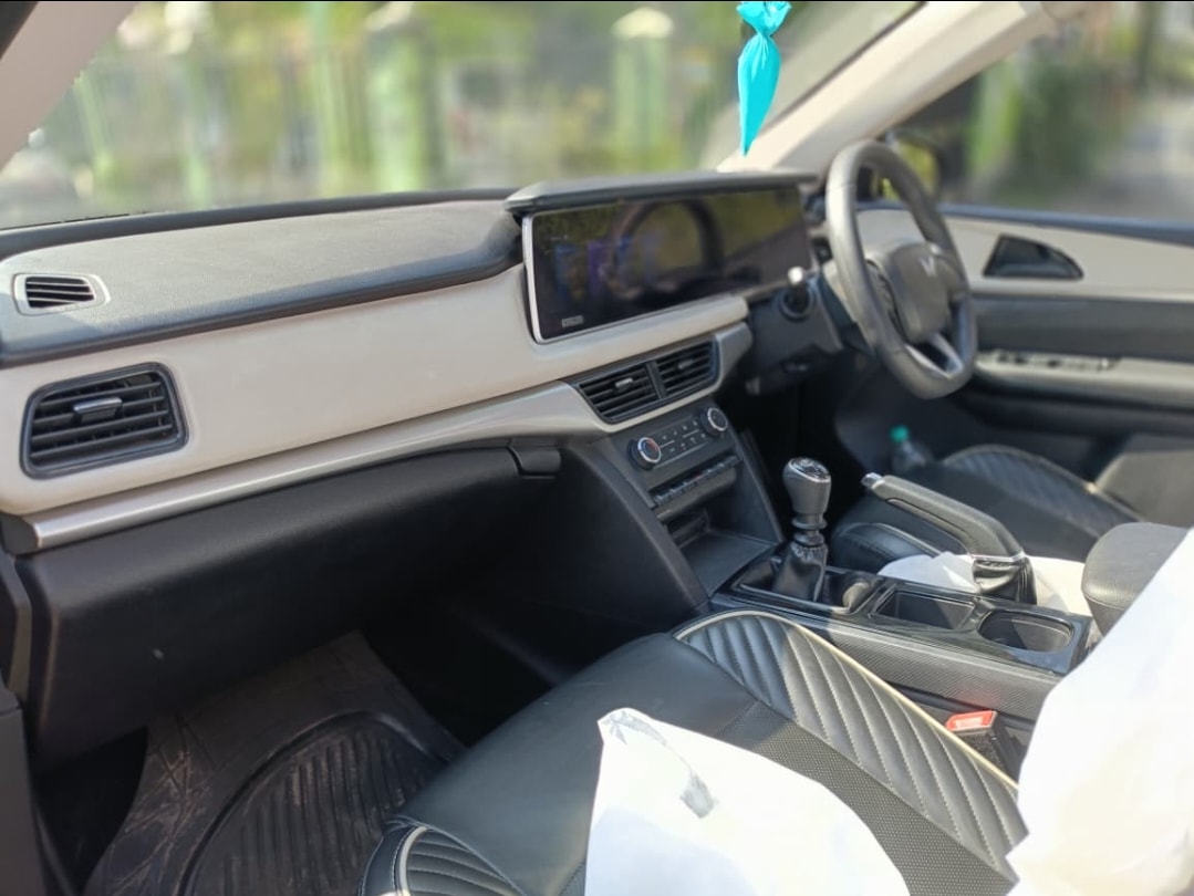 XUV700 image 5 XUV700 image 5