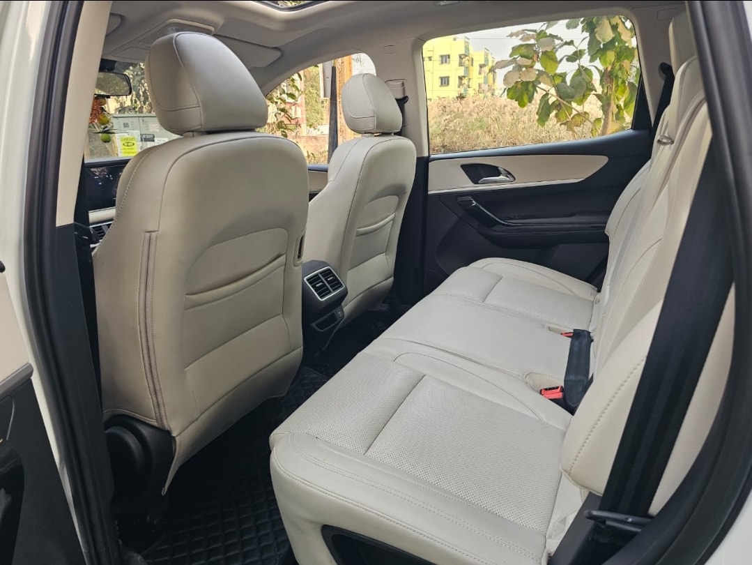 XUV700 image 6 XUV700 image 6