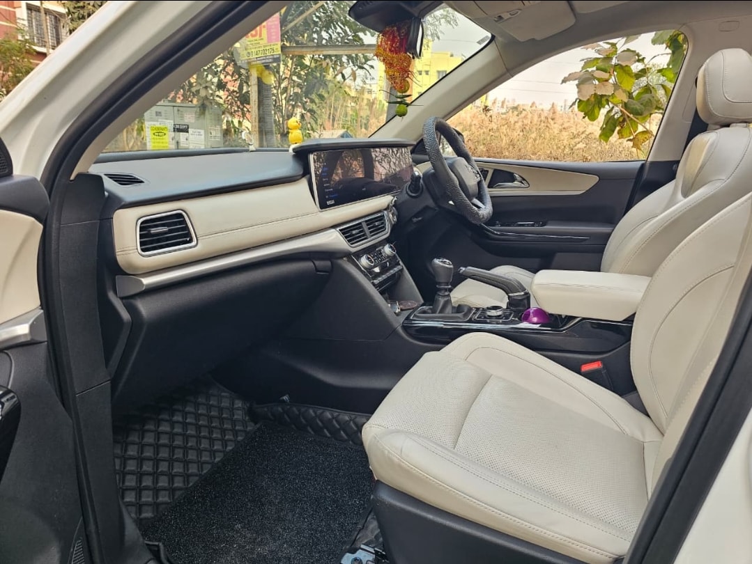 XUV700 image 5 XUV700 image 5