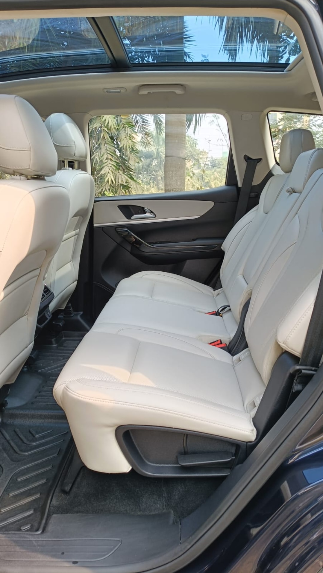 XUV700 image 6 XUV700 image 6