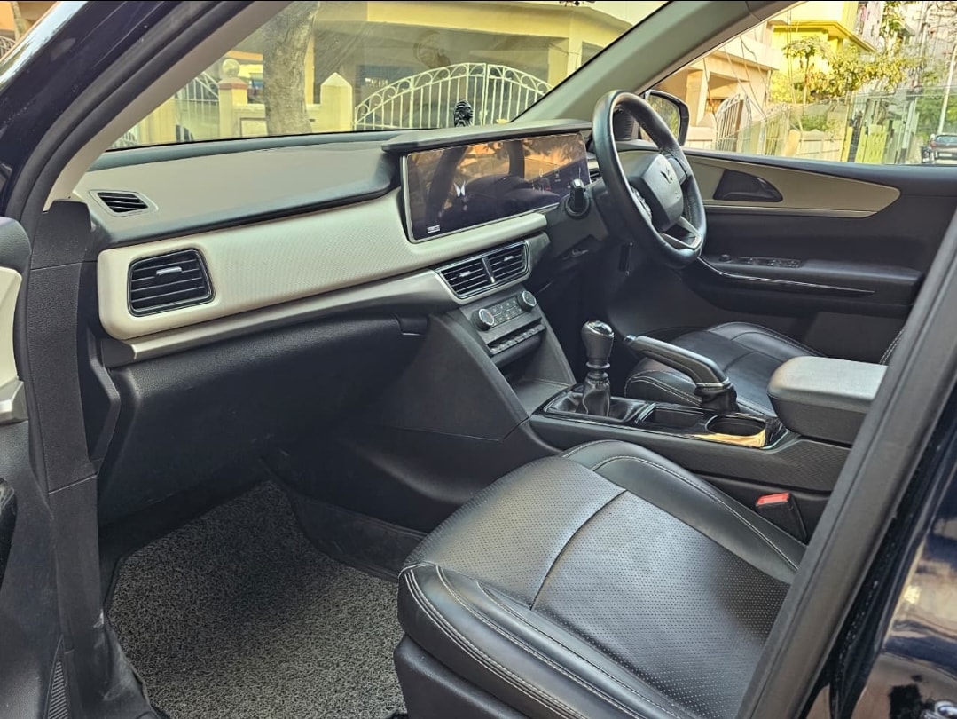 XUV700 image 5 XUV700 image 5