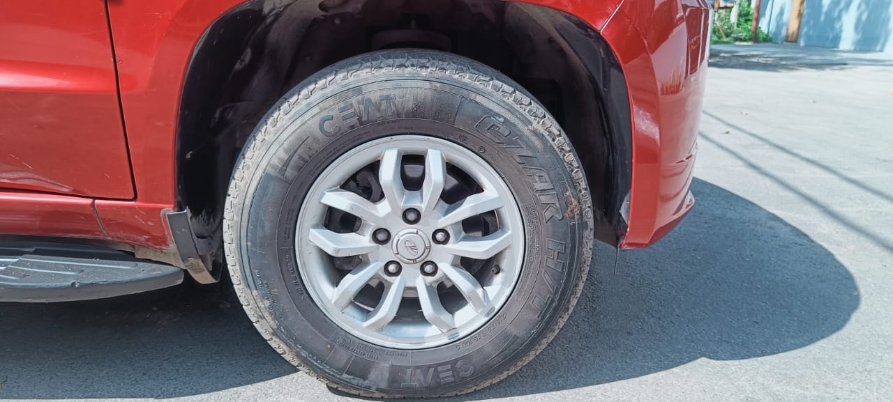 TUV300 image 9 TUV300 image 9