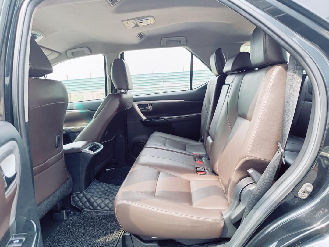2018 Toyota Fortuner 2.8 4X2 AT BS IV Back Row Side 