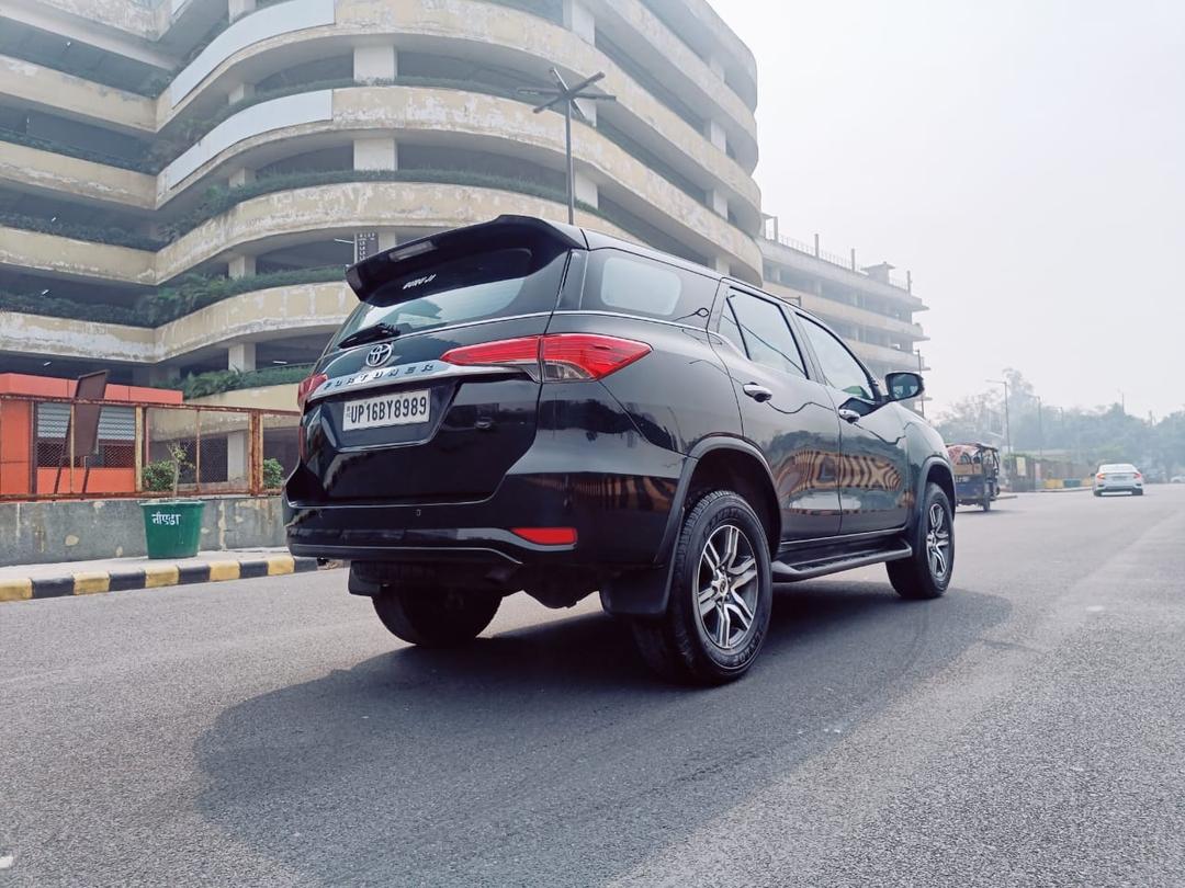 2018 Toyota Fortuner 2.8 4X2 AT BS IV Rear Right View 