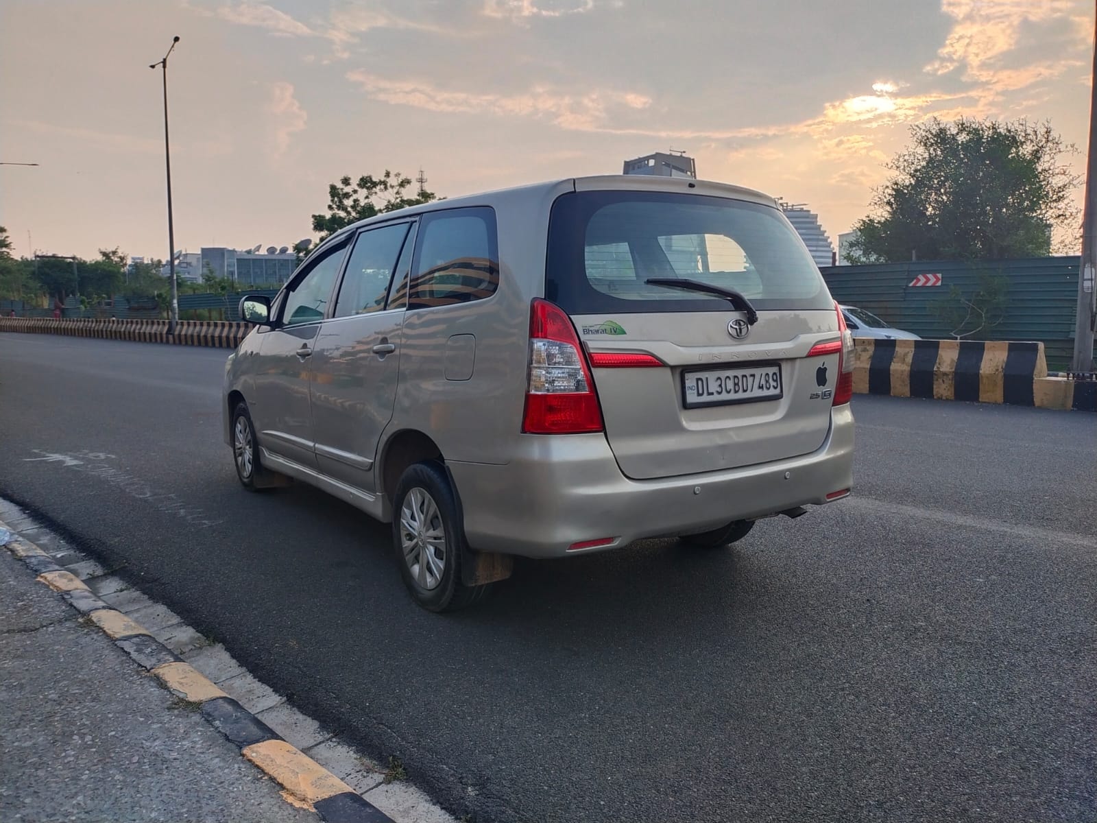 Innova image 3 Innova image 3