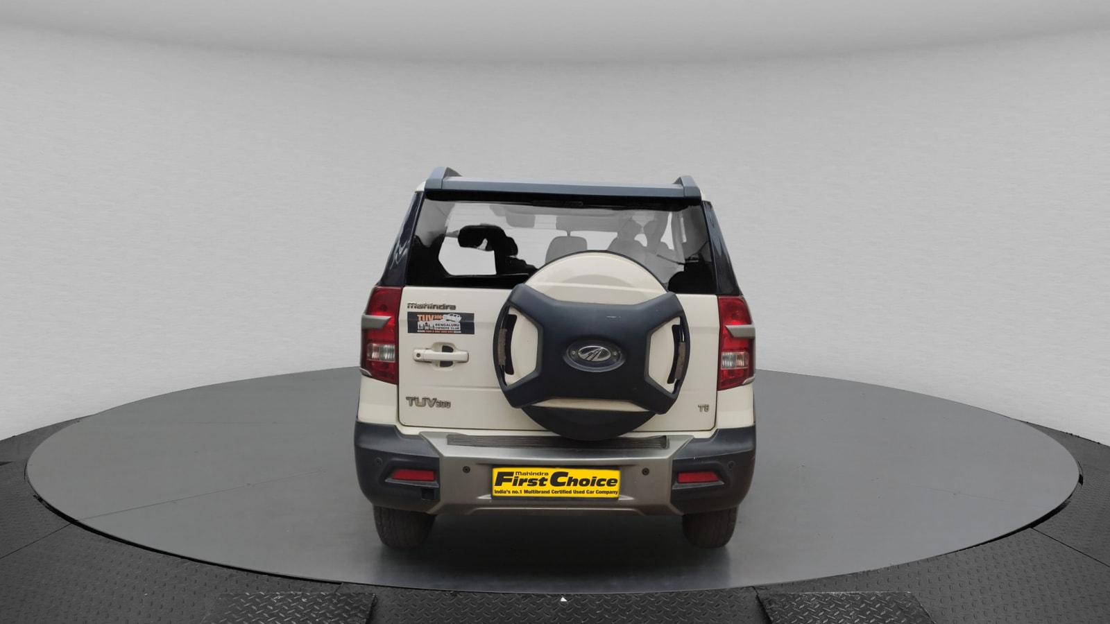 TUV300 image 4 TUV300 image 4