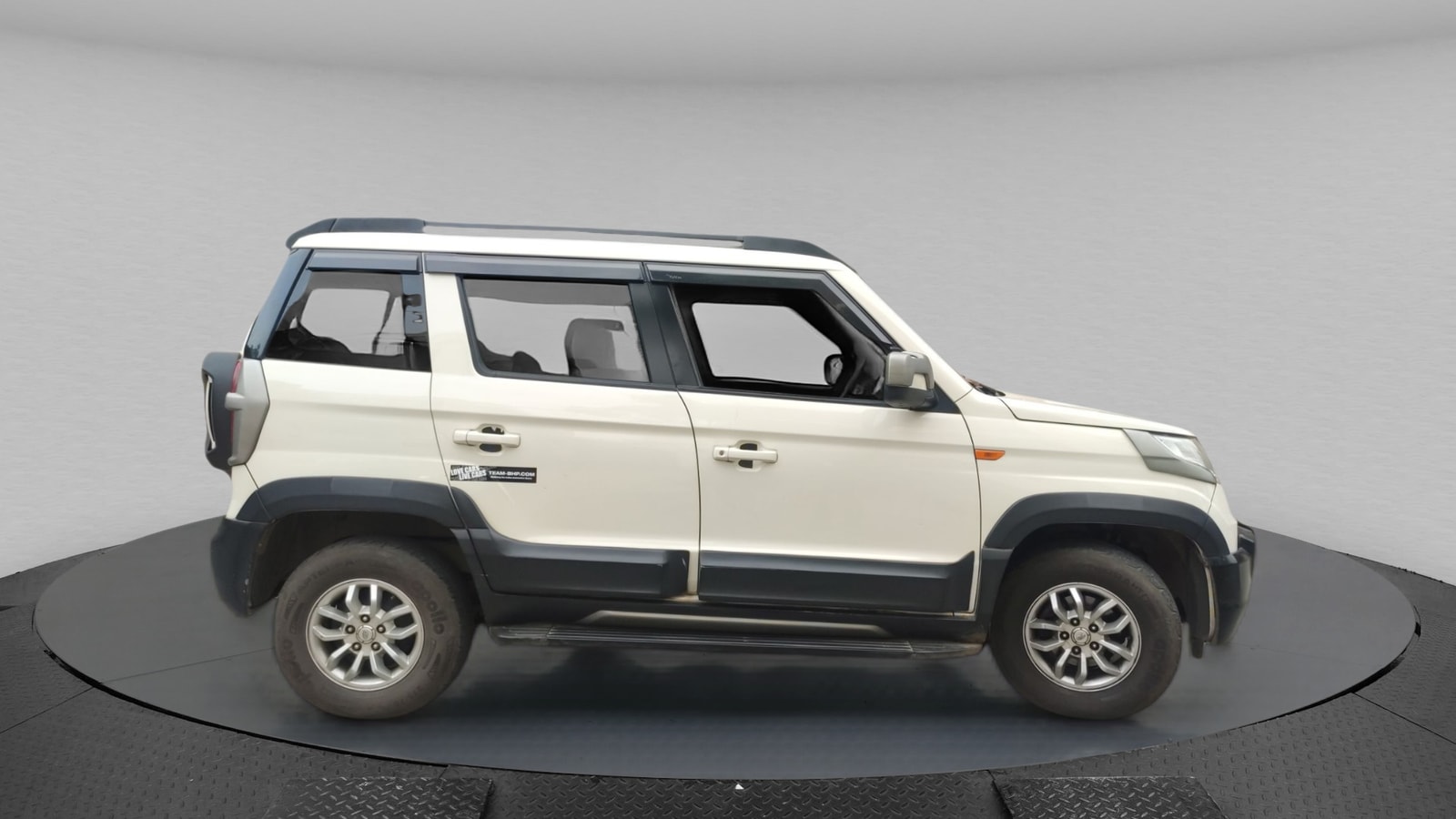 TUV300 image 6 TUV300 image 6