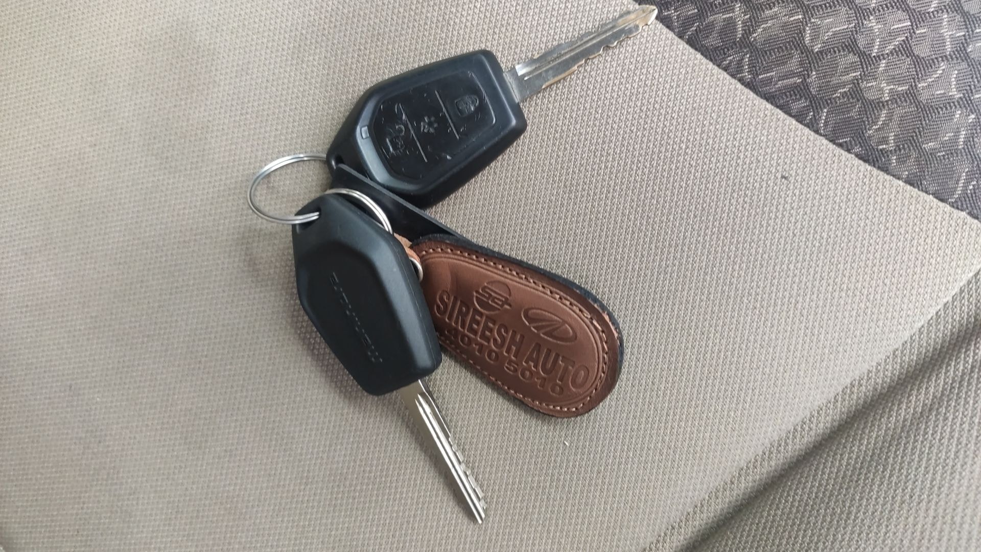 TUV300 image 10 TUV300 image 10