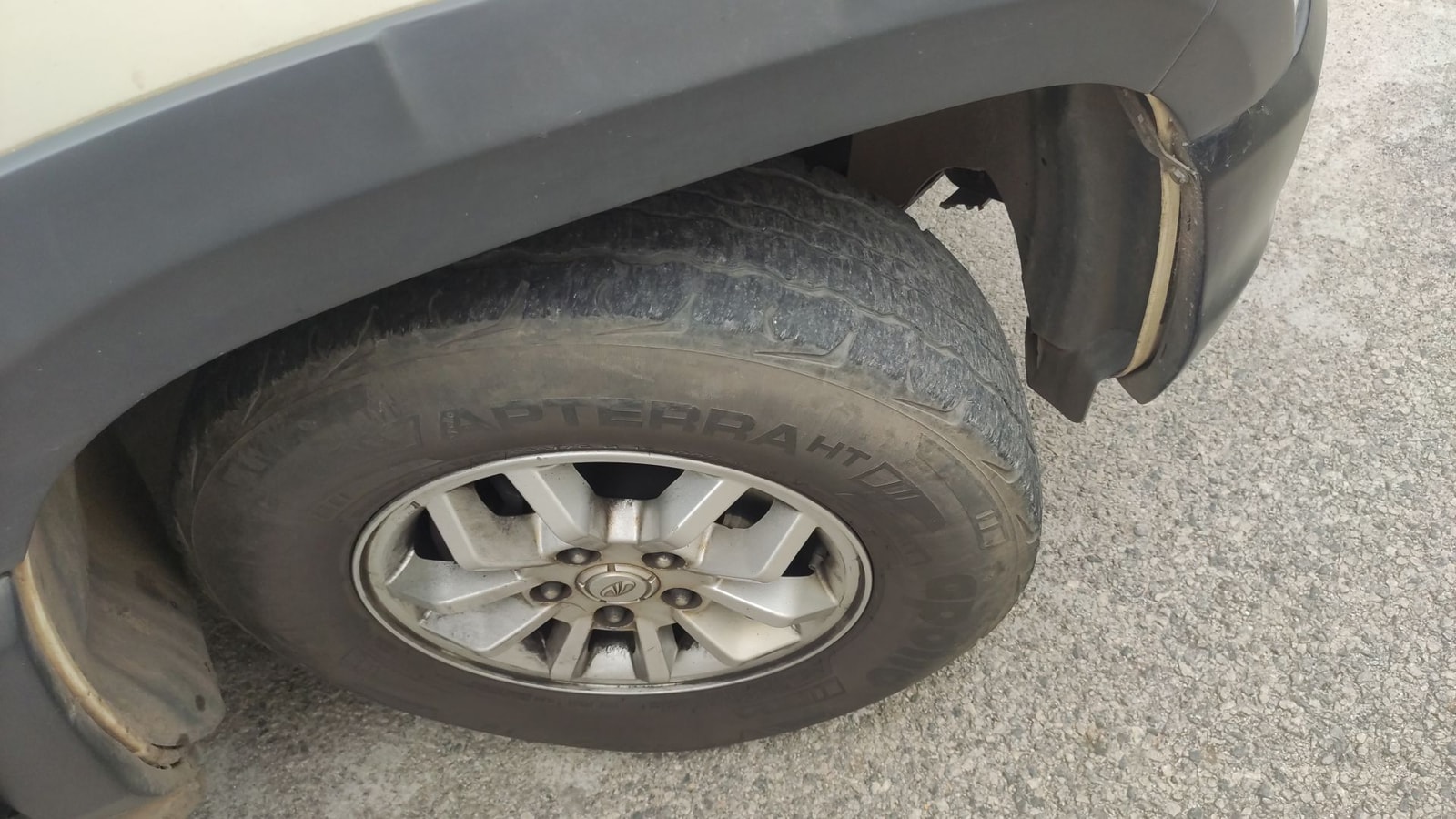 TUV300 image 9 TUV300 image 9