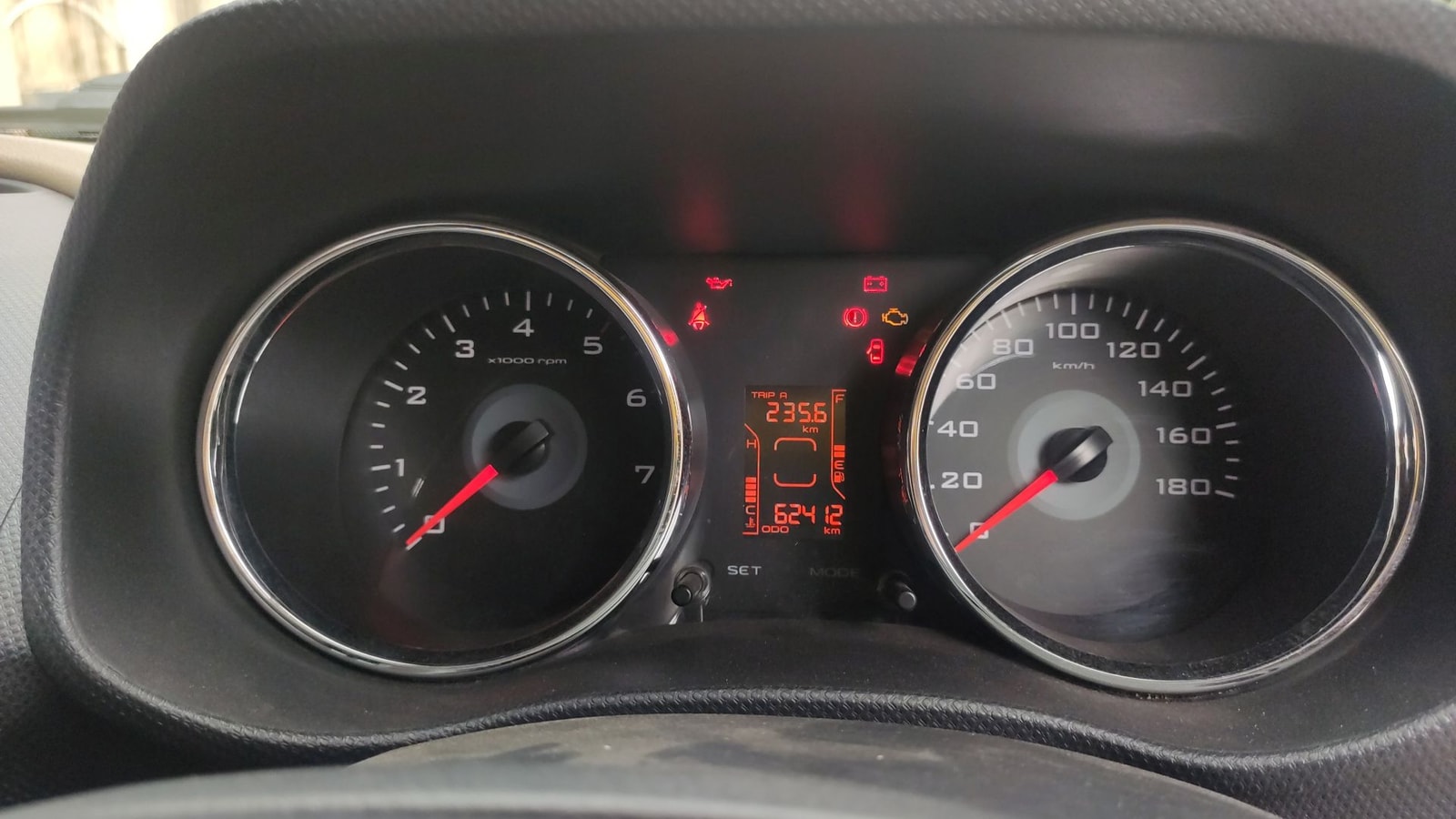 TUV300 image 15 TUV300 image 15