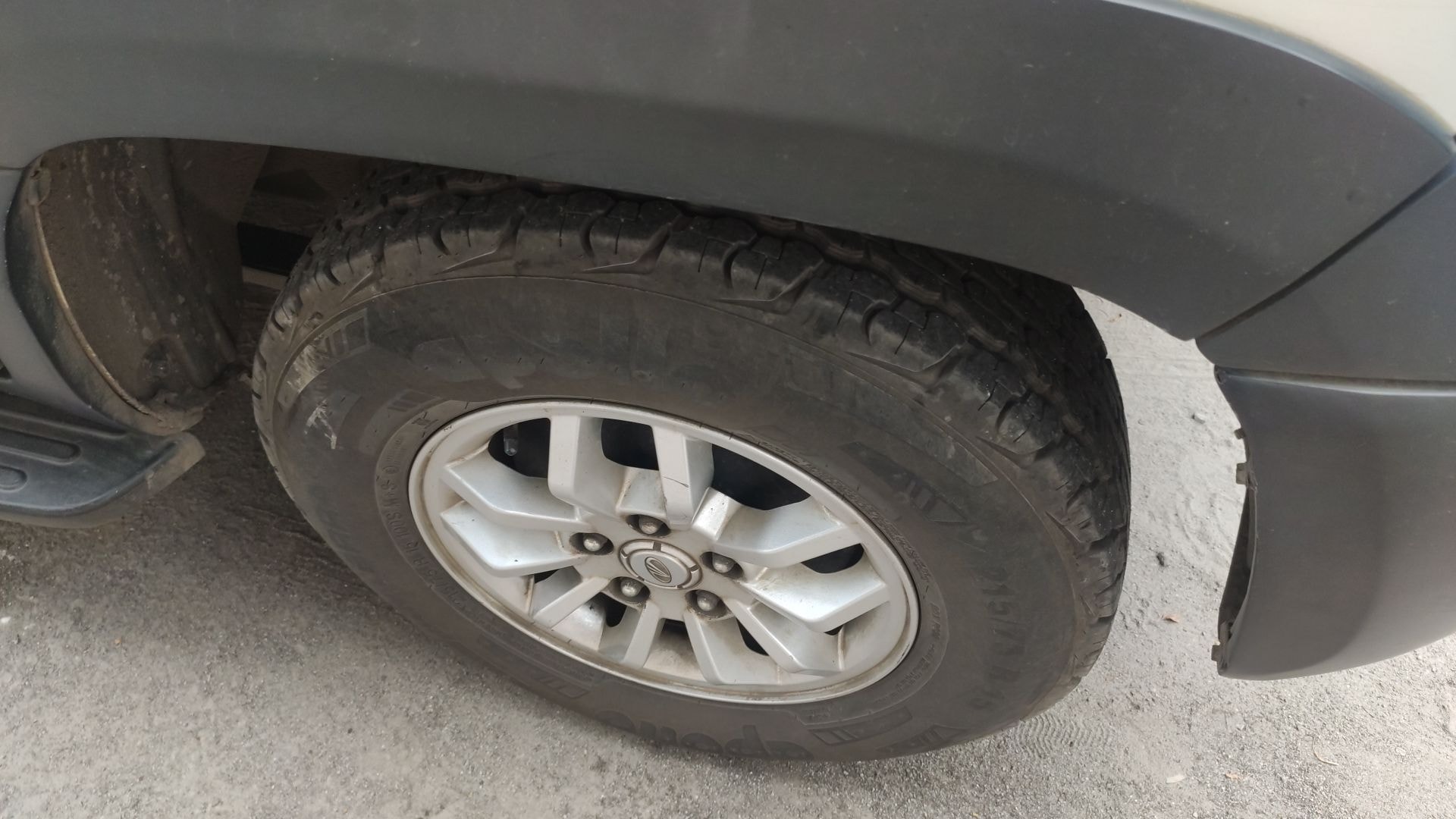 TUV300 image 12 TUV300 image 12