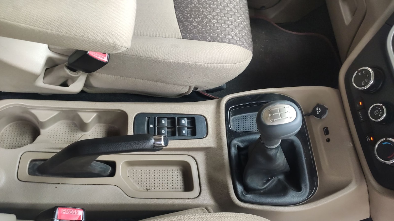 TUV300 image 11 TUV300 image 11