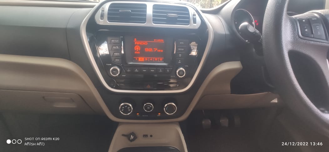 TUV300 image 14 TUV300 image 14