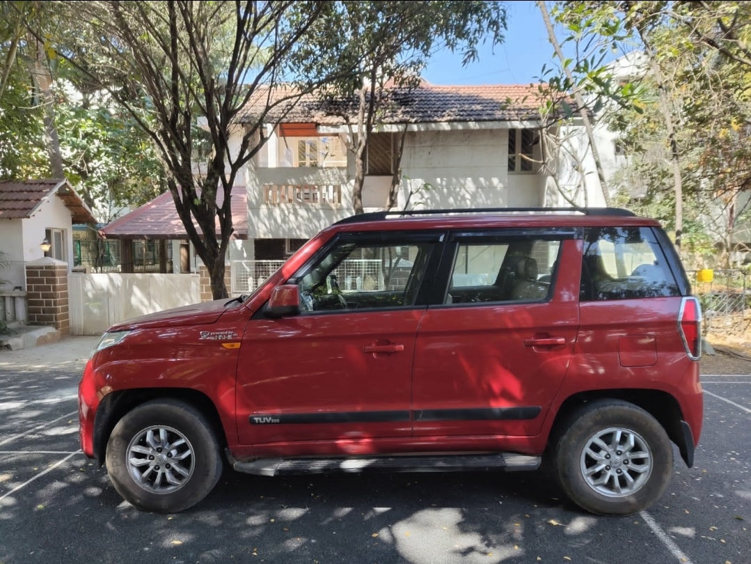 TUV300 image 2 TUV300 image 2