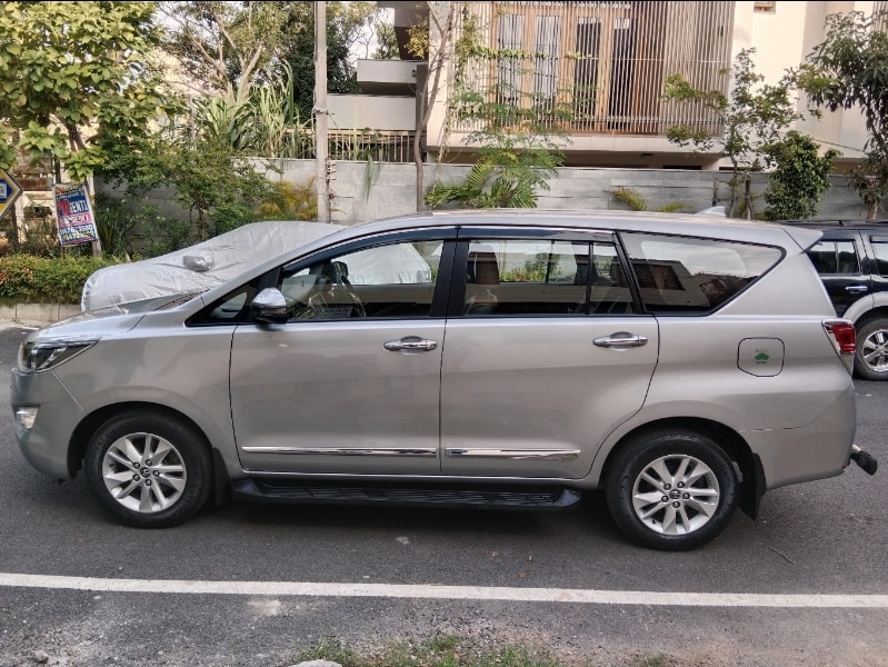 Innova Crysta image 2 Innova Crysta image 2