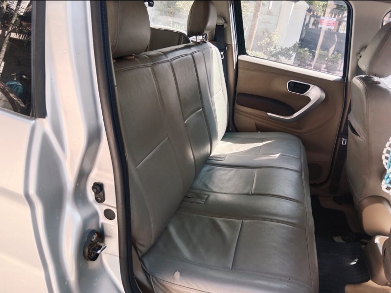 TUV300 image 17 TUV300 image 17