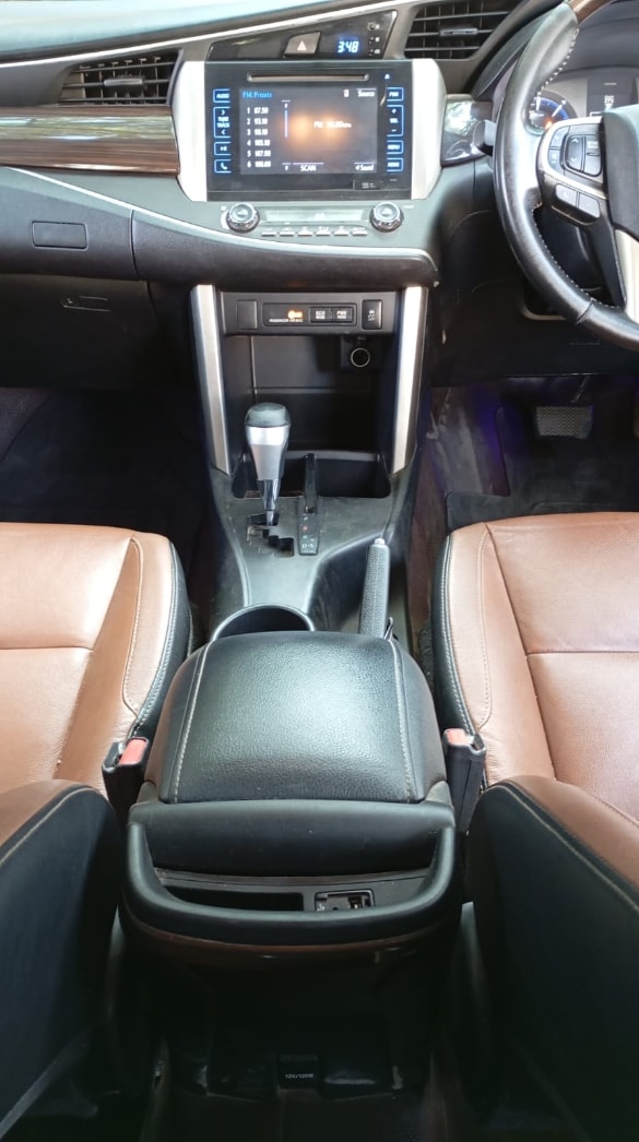 Innova Crysta image 16 Innova Crysta image 16