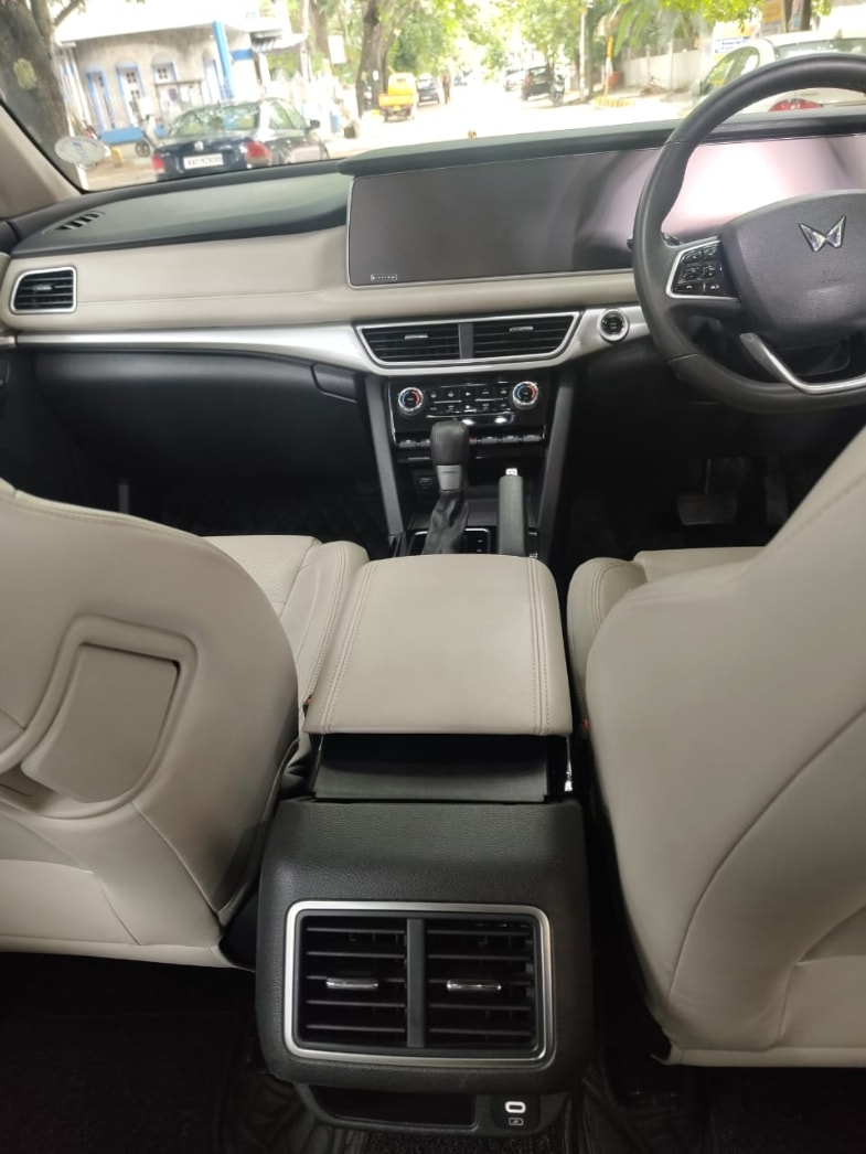 XUV700 image 17 XUV700 image 17