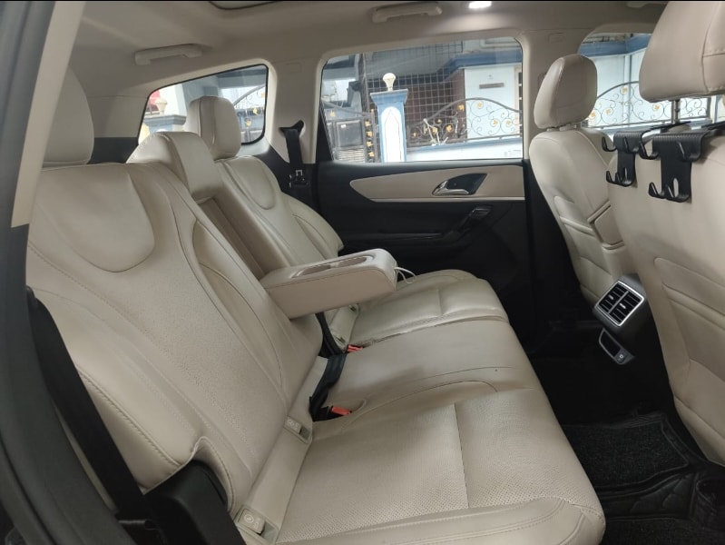 XUV700 image 15 XUV700 image 15