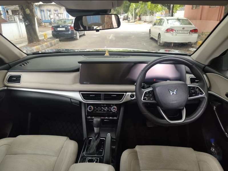 XUV700 image 12 XUV700 image 12