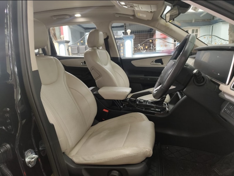 Used 2023 Mahindra XUV700 Used 2023 Mahindra XUV700